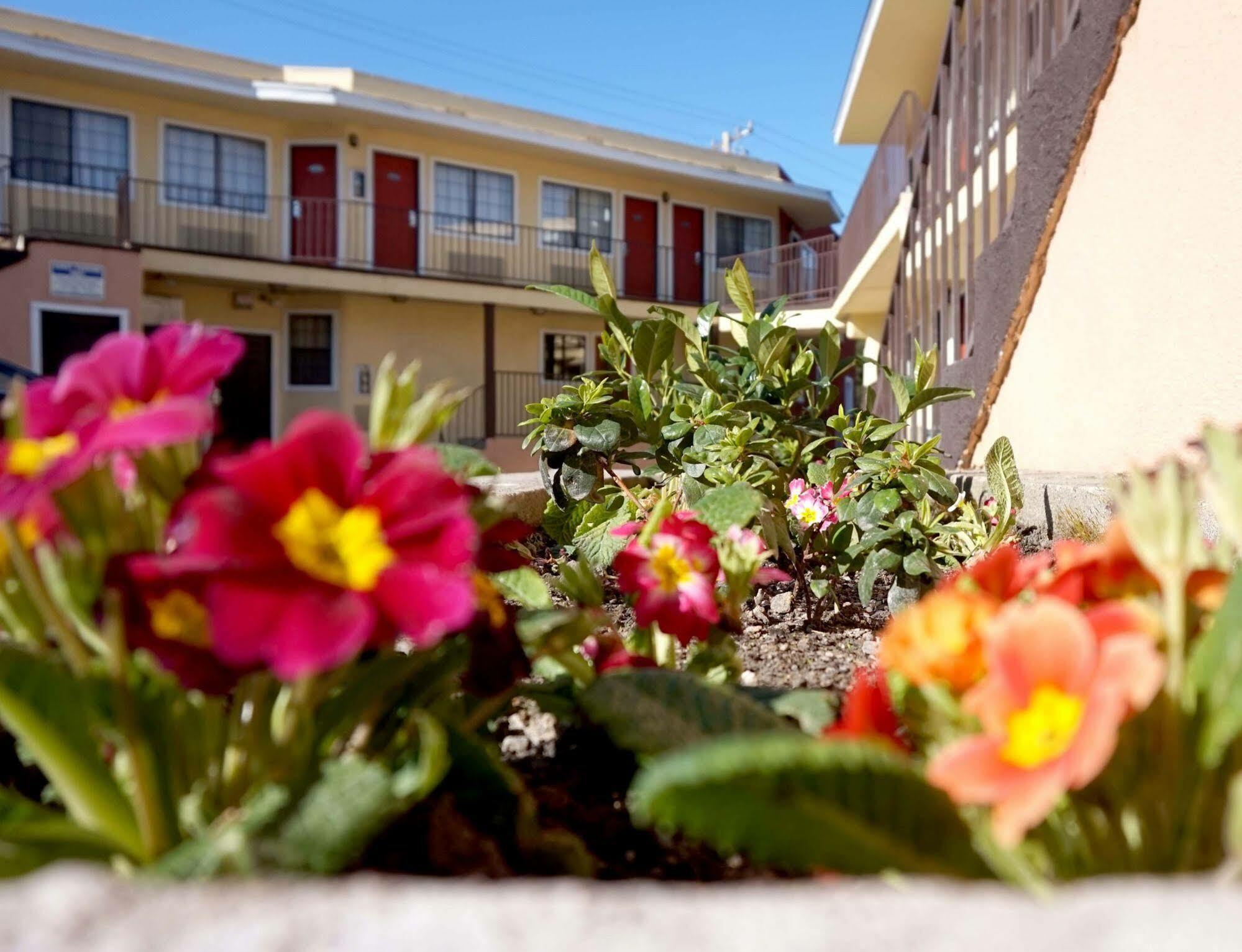 Piedmont Place Motel Oakland Exterior photo